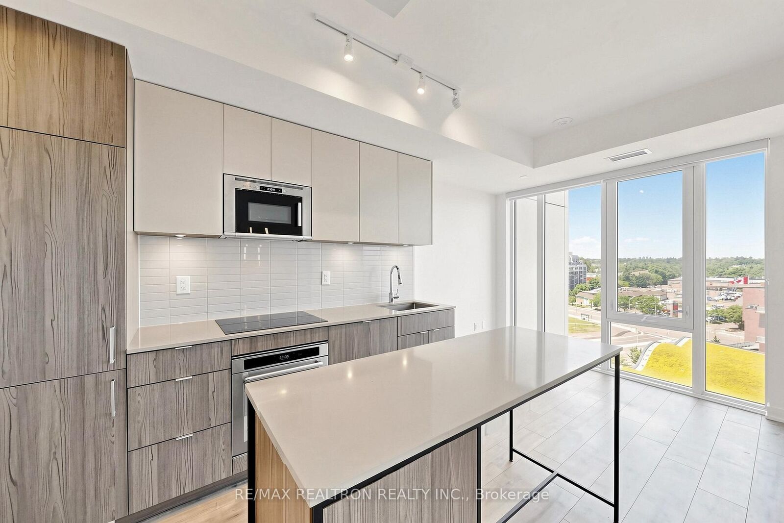 Property Photo: 220 Missinnihe Way 817 ON L5H 0A9