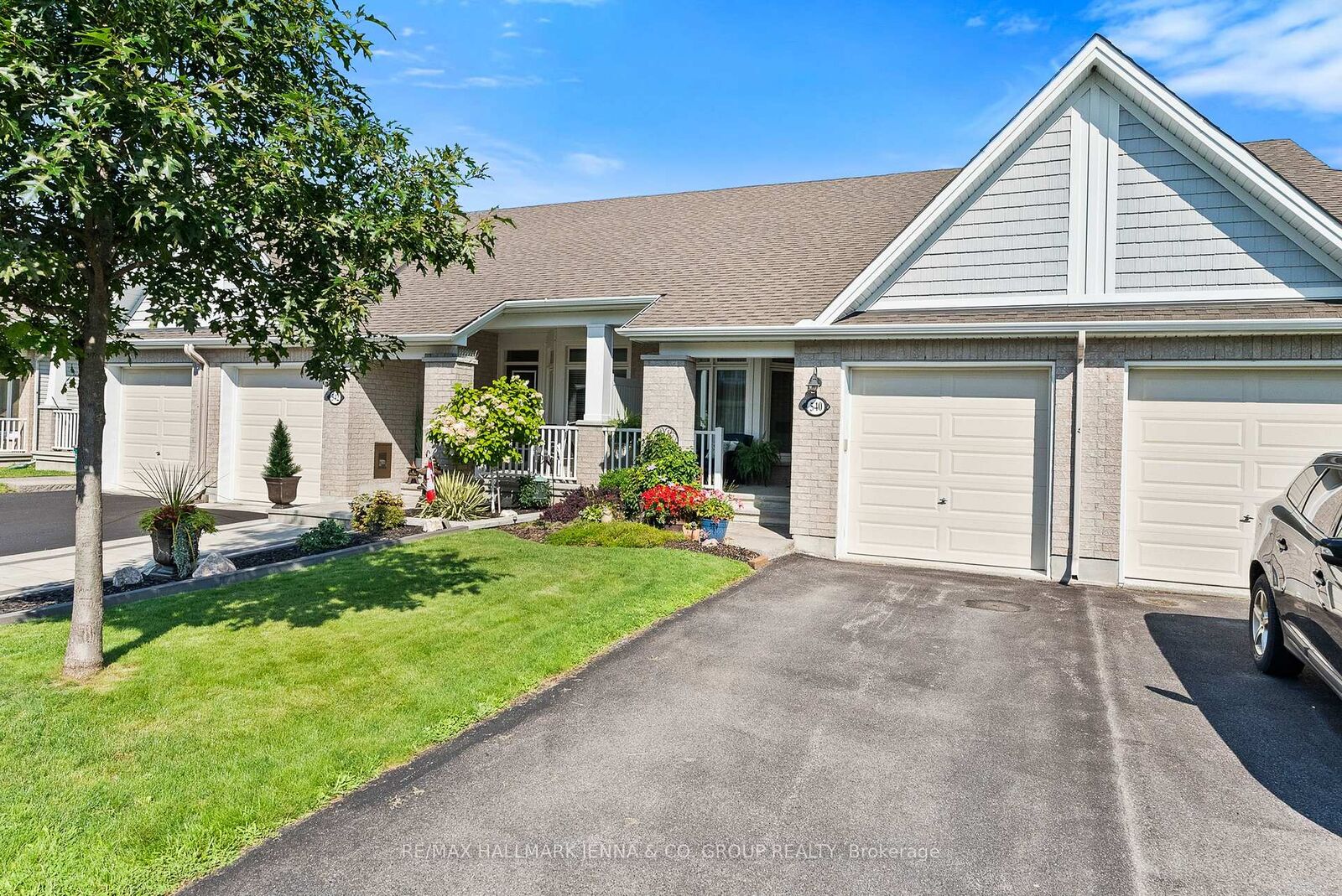 Property Photo:  540 Silverbell Crescent  ON K1T 0P1 