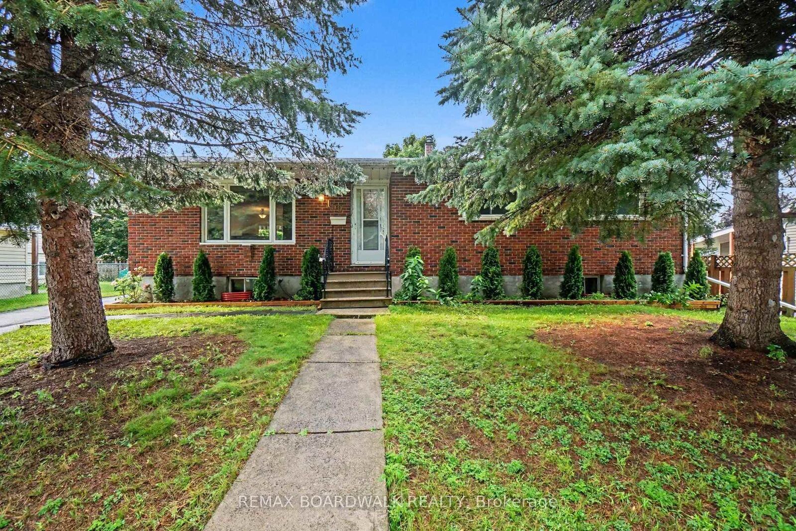 Property Photo:  169 Henry Street  ON K7C 1A9 