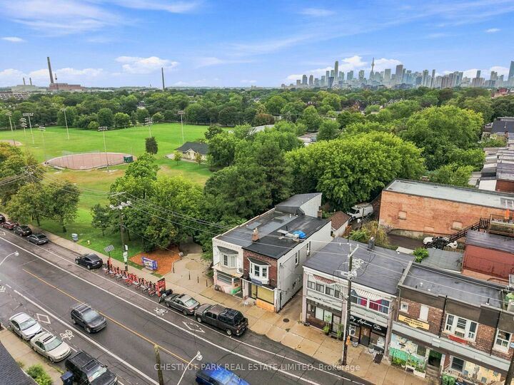 Photo de la propriété: 208 Greenwood Avenue Unit 1 ON M4L 2R1