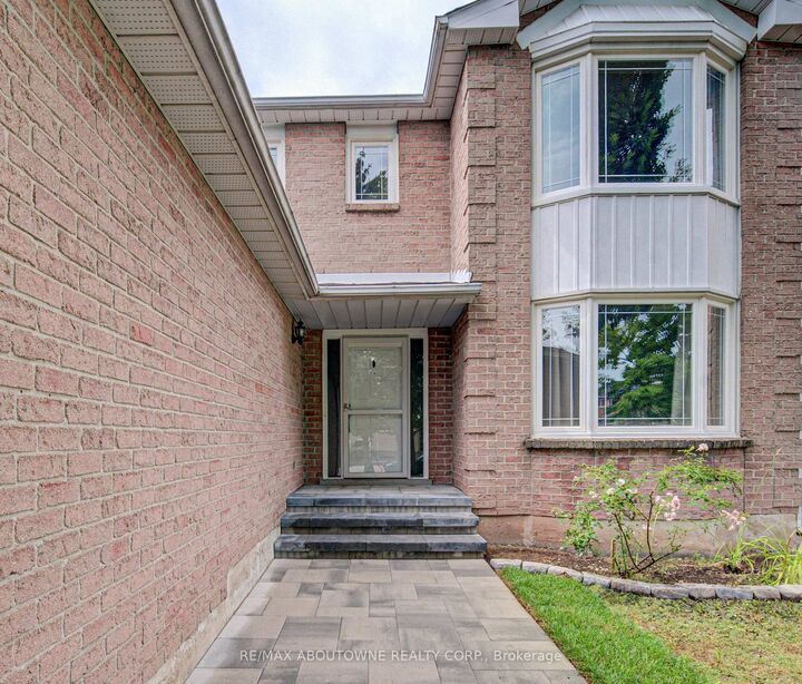 Property Photo:  426 Parklane Road  ON L6H 4J5 