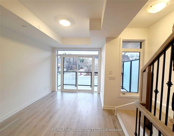 Property Photo:  262 Finch Avenue E 8  ON M2N 0L3 