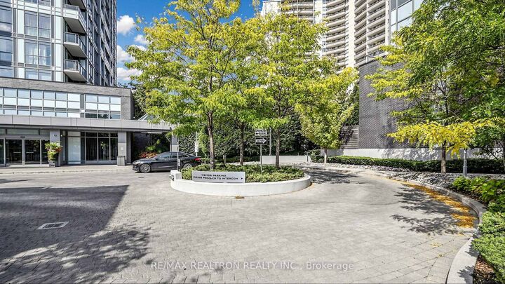 Property Photo:  18 Graydon Hall Drive 2606  ON M3A 2Z9 