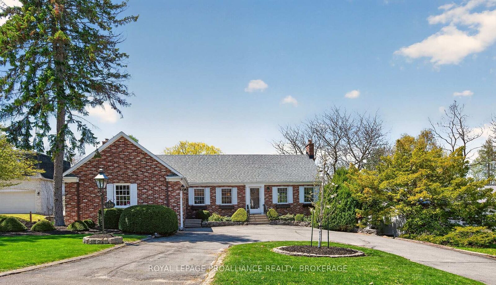 Property Photo:  209 Fairway Hill Crescent  ON K7M 2B5 
