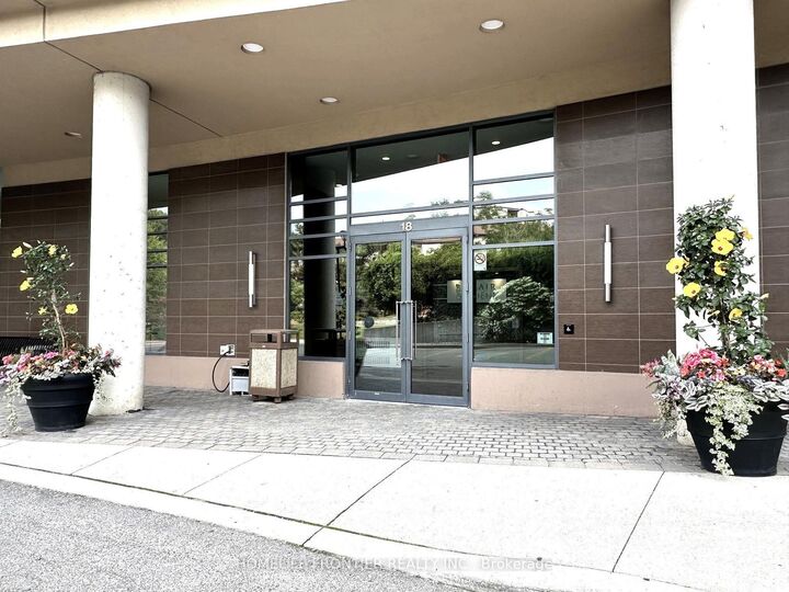 Property Photo:  18 Valley Woods Road 716  ON M3A 0A1 