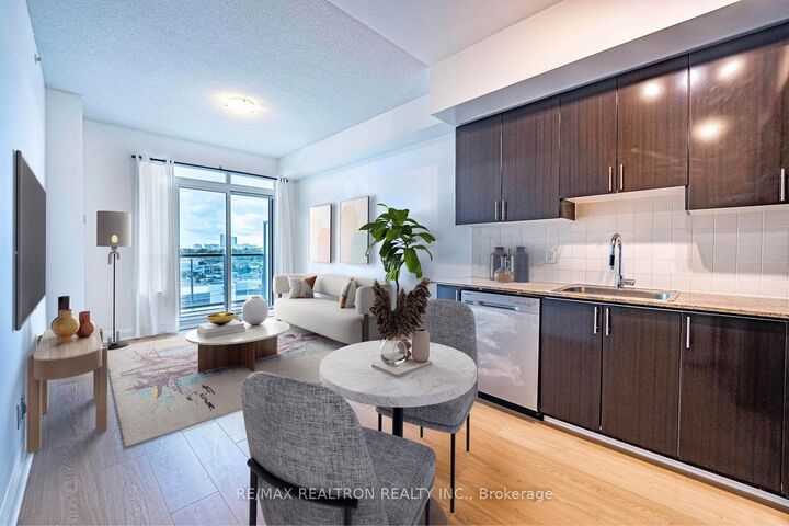 Property Photo: 7161 Yonge Street 418 ON L3T 0C8