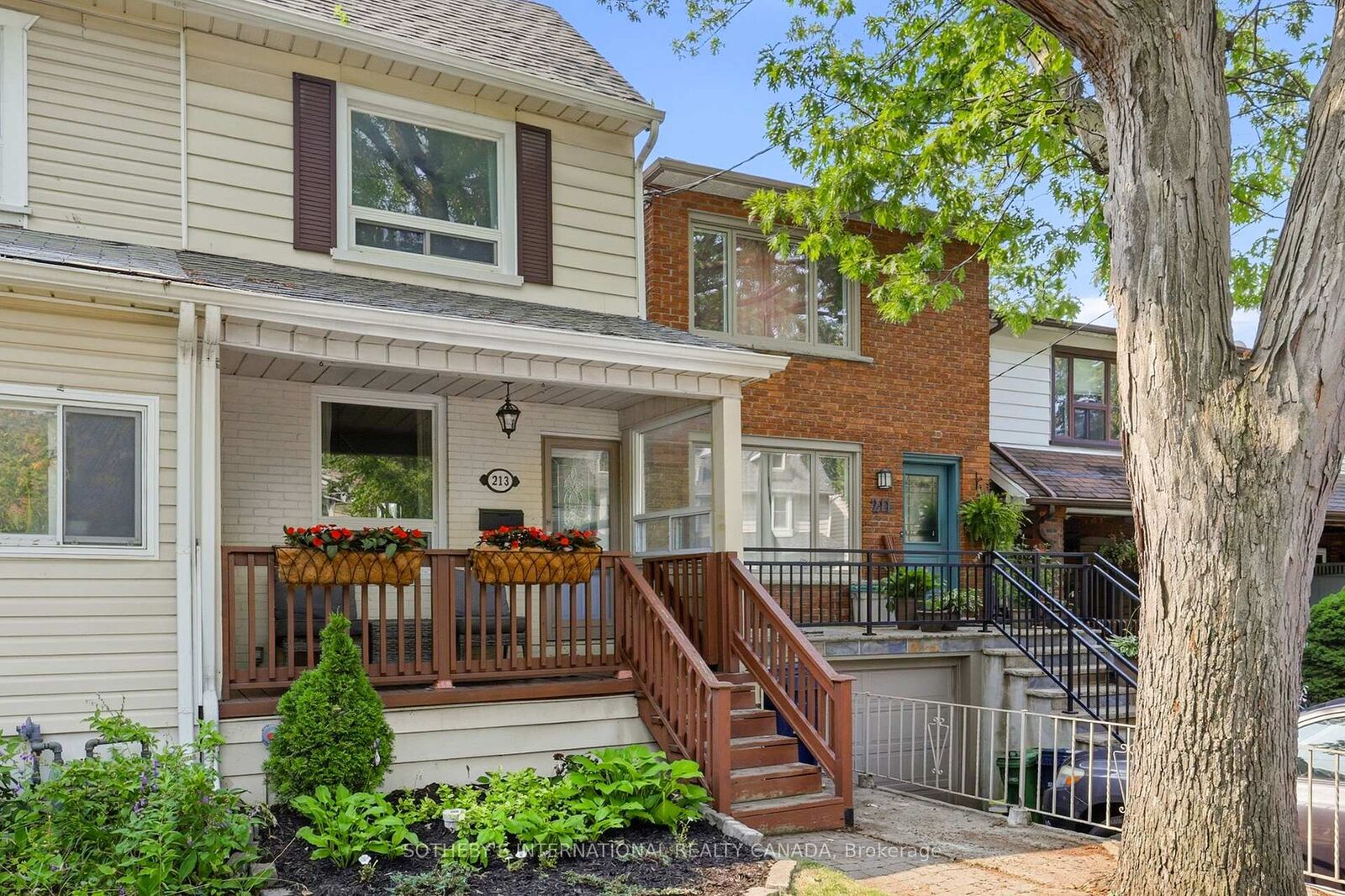 Property Photo:  213 Oakcrest Avenue  ON M4C 1B8 