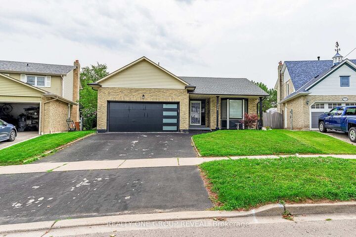 Property Photo:  326 Prince Of Wales Drive  ON L1N 6M9 
