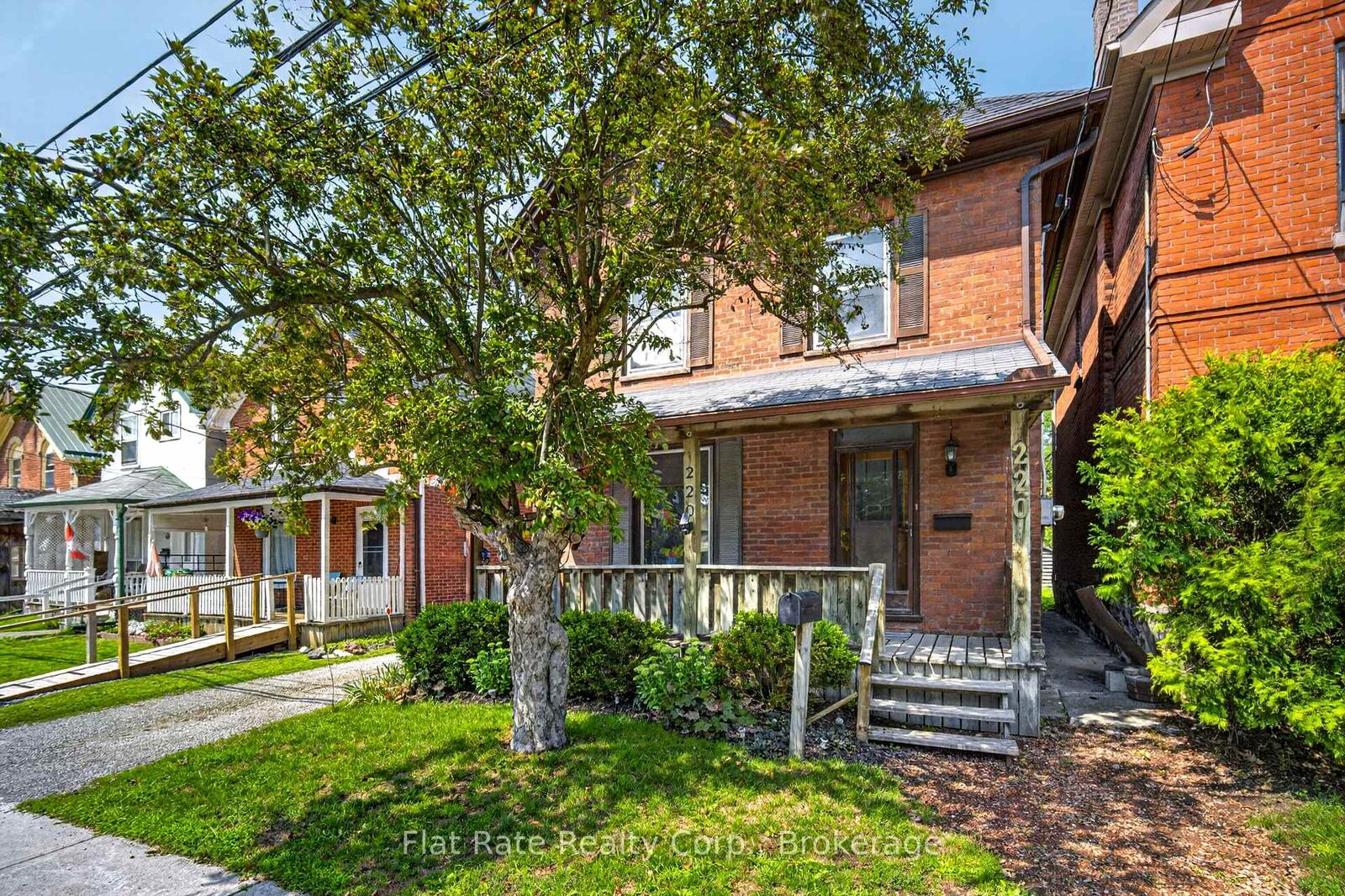 Property Photo:  220 London Street  ON K9H 2Y9 