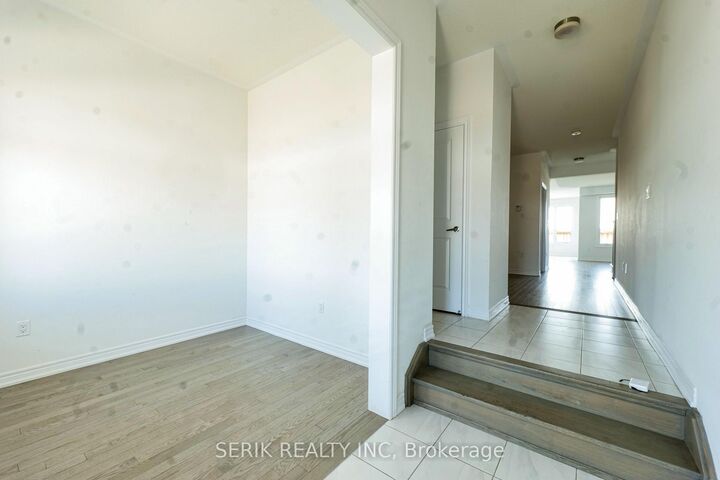 Property Photo:  163 Fenchurch Manor  ON L9J 0W9 