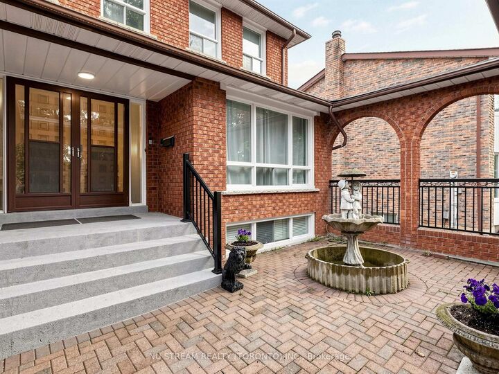 Property Photo: 117 Ambercroft Boulevard N ON M1W 3K8