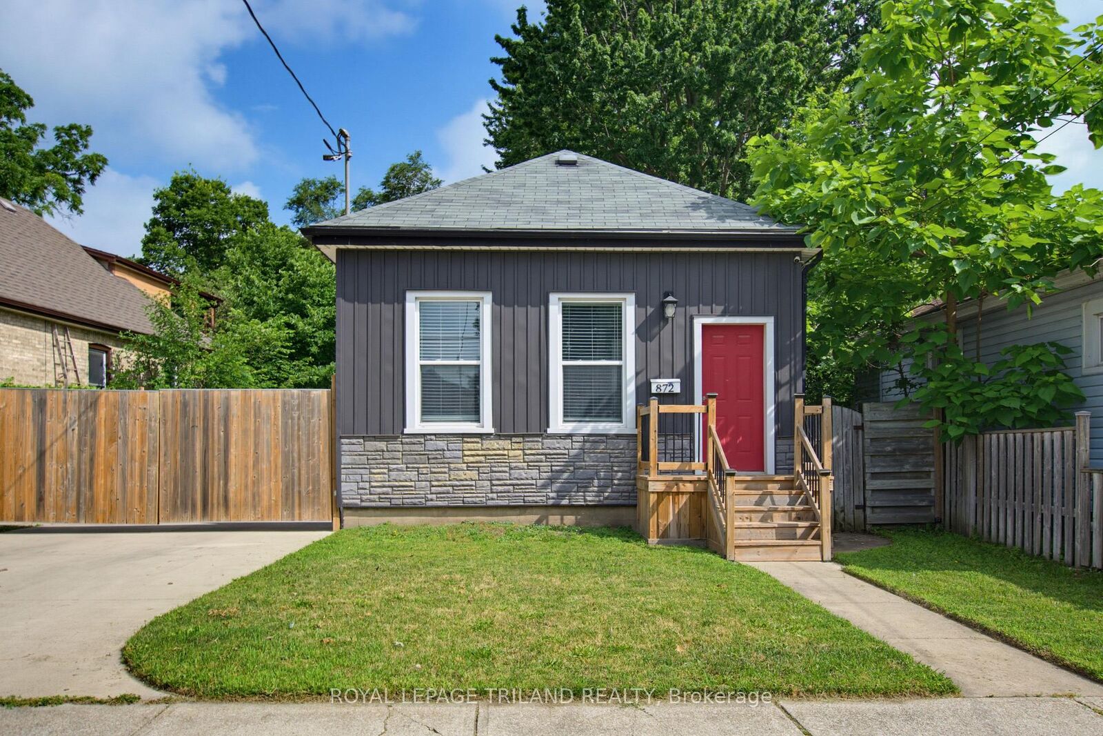 Property Photo:  872 Stedwell Street  ON N5Z 1L8 
