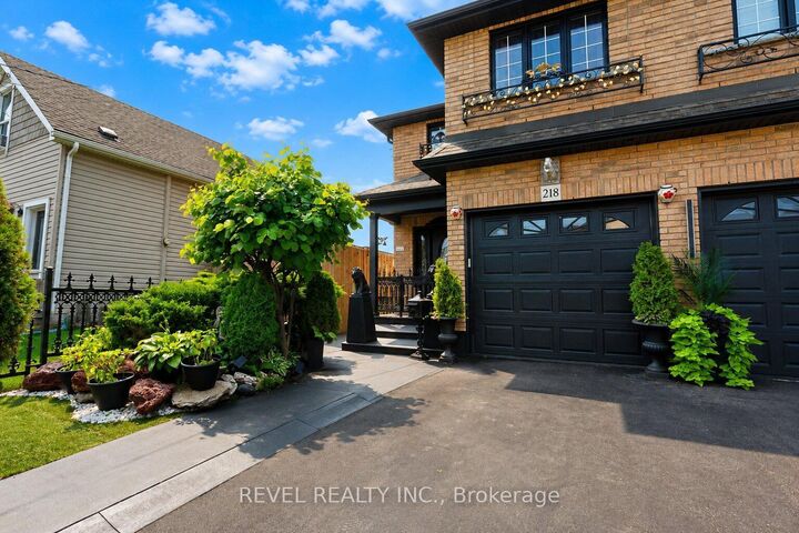 Property Photo:  218 Macaulay Street E  ON L8L 3X8 