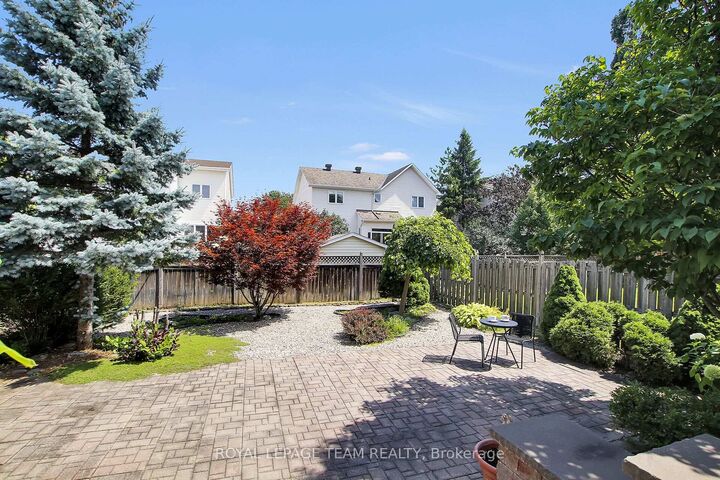 Photo de la propriété:  12 Mattawa Crescent  ON K2M 2J4 