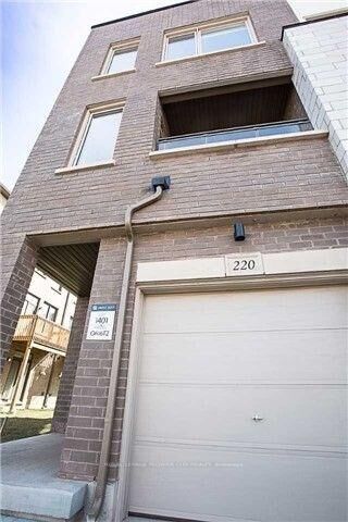 Property Photo:  220 Huguenot Road  ON L6H 0L6 