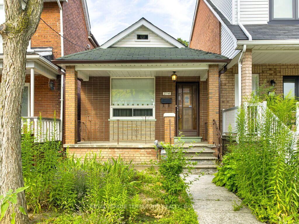 Property Photo: 274 Harvie Avenue ON M6E 4K6