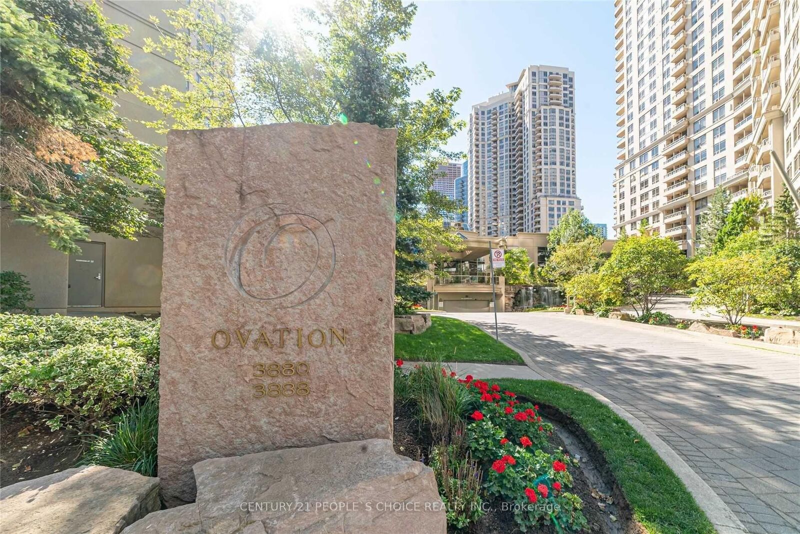 Property Photo: 3880 Duke Of York Boulevard 1806 ON L5B 4M7
