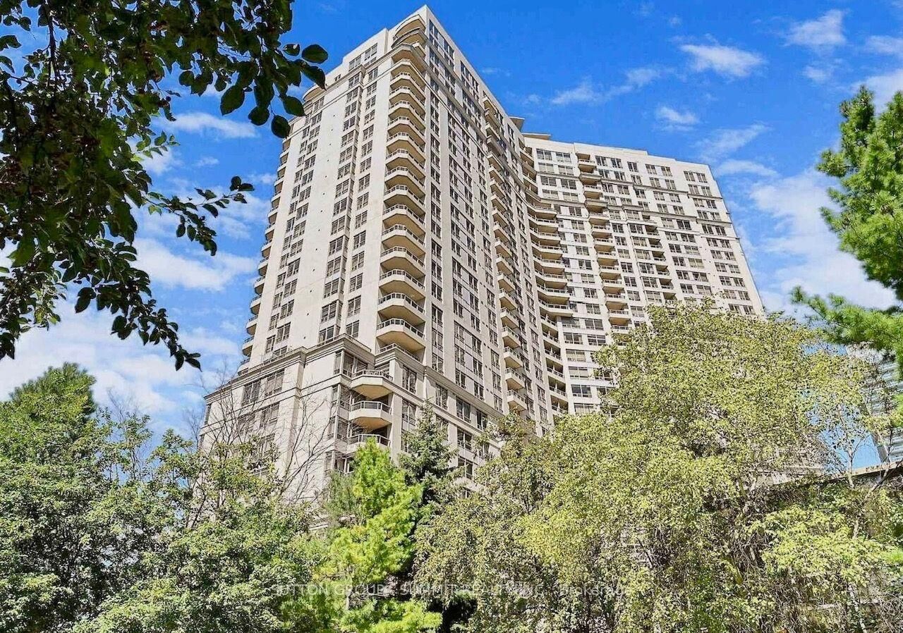 Property Photo:  3888 Duke Of York Boulevard 823  ON L5B 4P5 