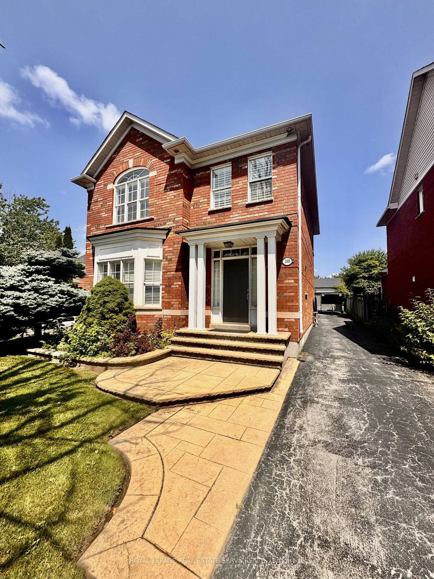 Property Photo: 2401 Ennerdale Road ON L6H 6N5