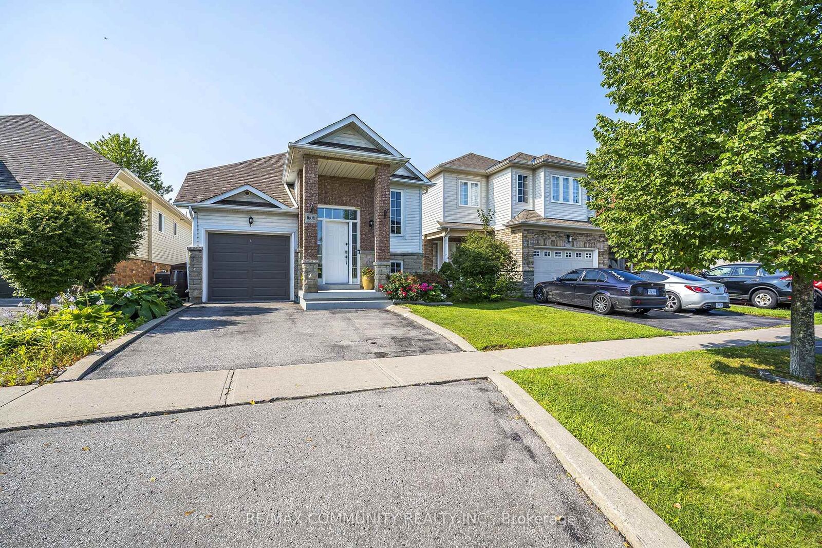 Property Photo: 1606 Whitestone Drive ON L1K 2R9