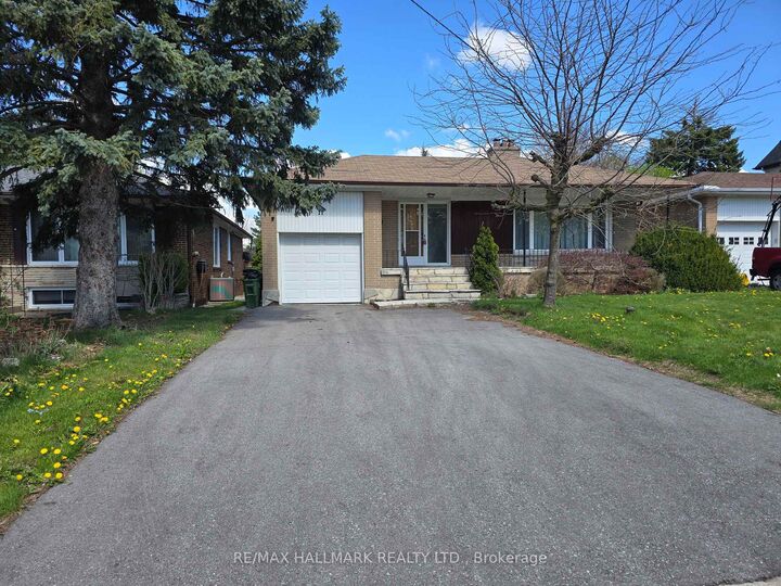 Property Photo:  11 Bowerbank Drive  ON M2M 1Z9 
