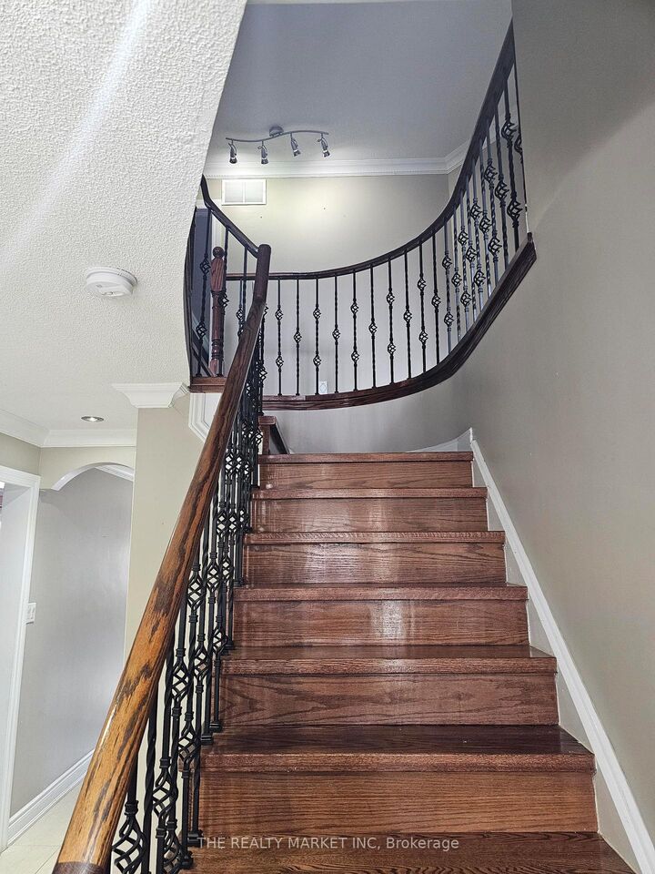 Property Photo: 102 William Stephenson Drive ON L1N 8T1