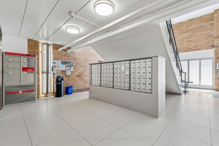 Property Photo:  160 Baldwin St Street 420  ON M5T 3K7 
