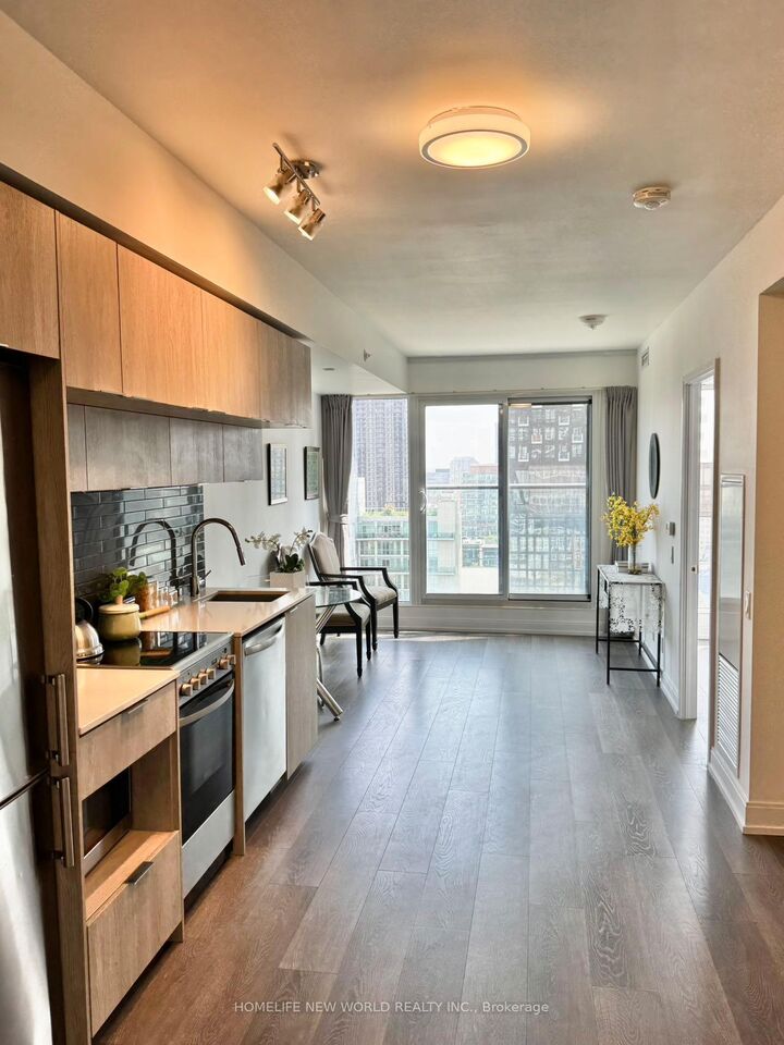 Property Photo:  181 Dundas Street E 1806  ON M5A 0N5 
