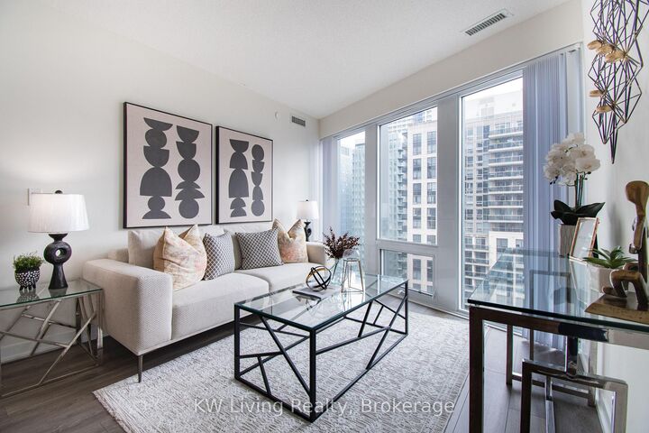 Property Photo:  60 Shuter Street 2506  ON M5B 0B7 