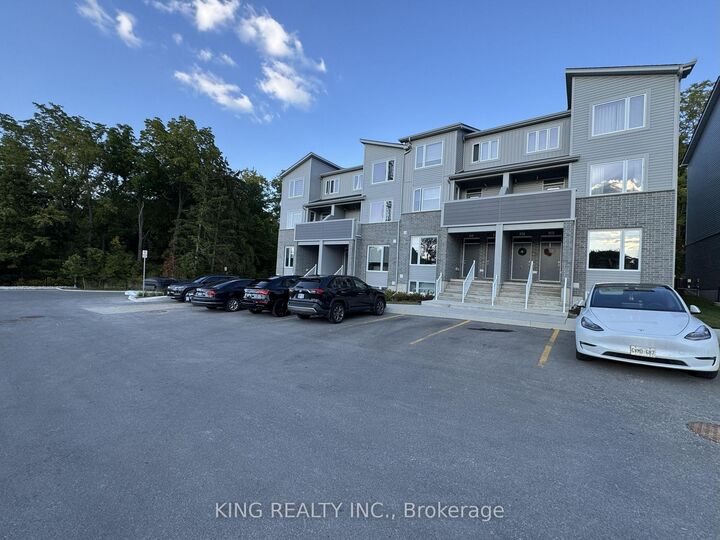 Property Photo: 990 Deveron Crescent 45 ON N5Z 0B3