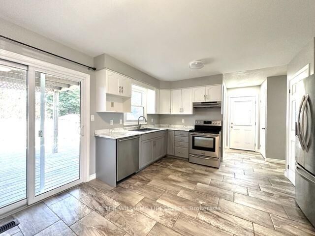 Property Photo: 4 Golding Place ON N5R 6B6