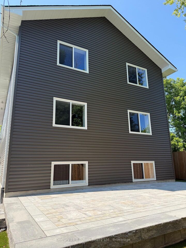 Property Photo:  165 Barrie Road 2 (Upper)  ON L3V 2P6 