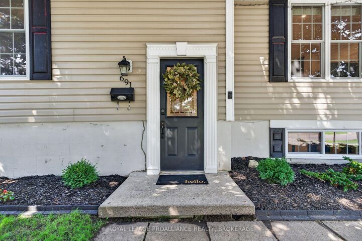Property Photo: 691 Aylmer Crescent ON K7M 6L7