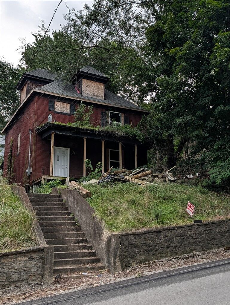 Property Photo:  355 High St  PA 15417 