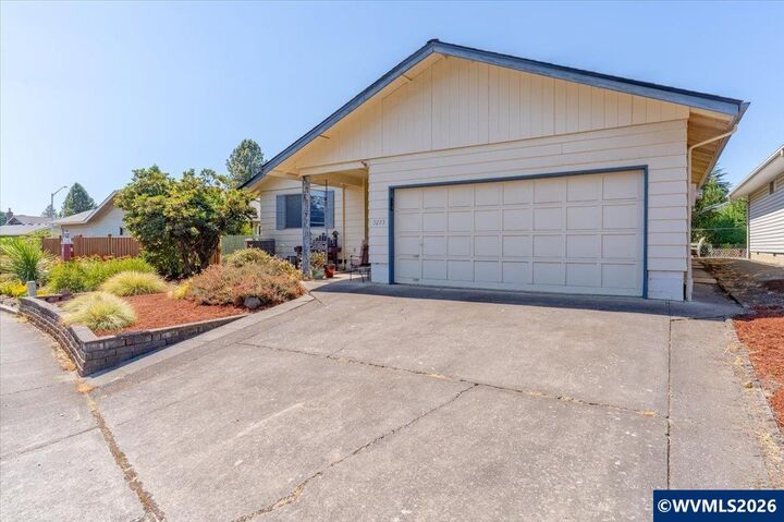 Property Photo:  3253 Winslow Wy NW  OR 97304 