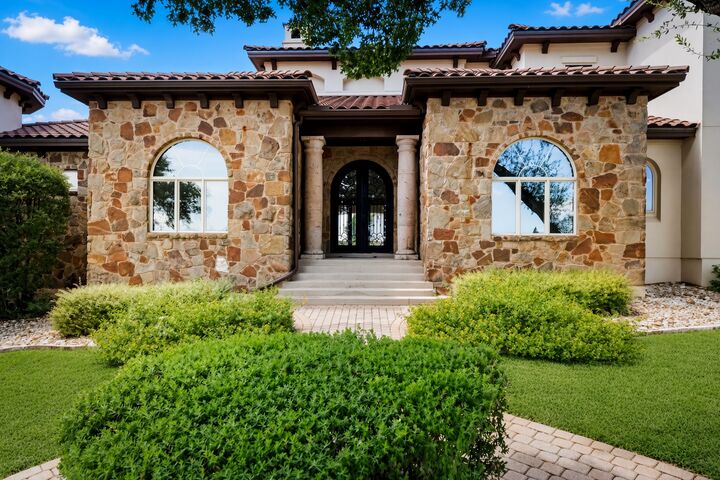 Property Photo: 8001 Magnolia Ridge Cove TX 78738