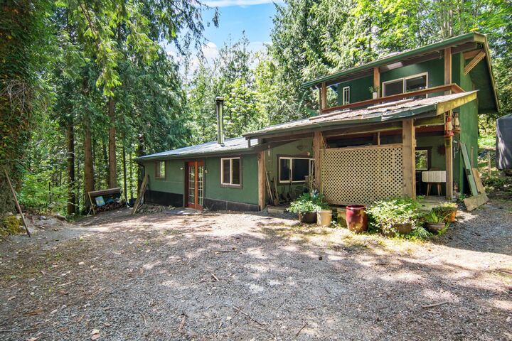 4139 Slesse Road — photo 1