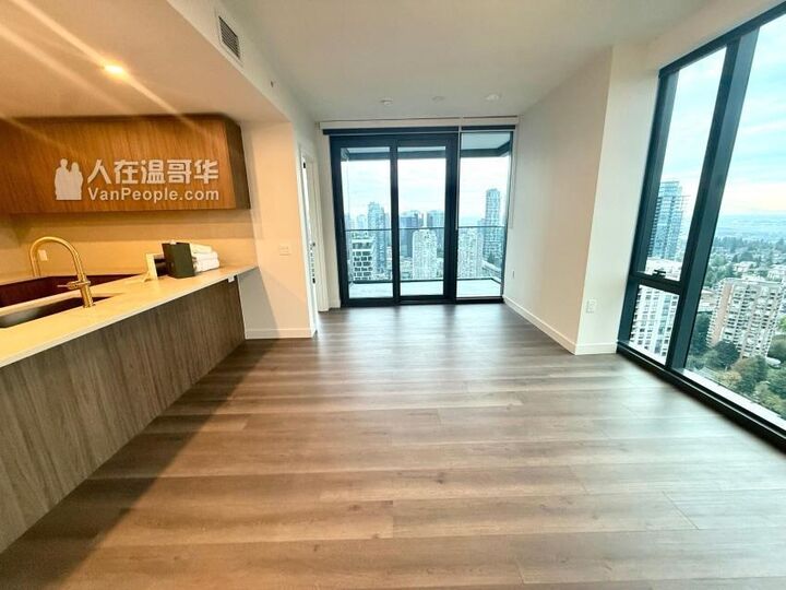 Property Photo: 5987 Wilson Avenue 33xx BC V5H 0L7