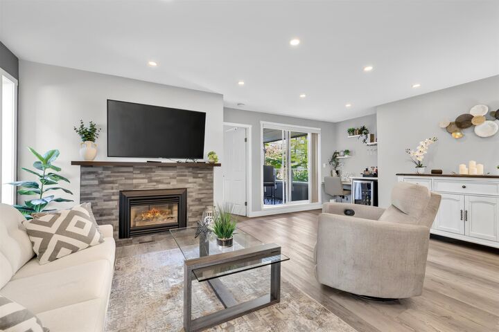 Property Photo: 15717 Marine Drive 105 BC V4B 1E4