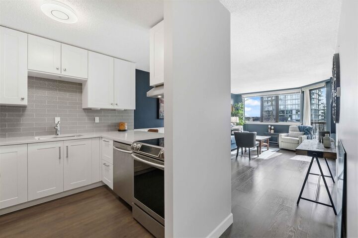 Property Photo: 1521 George Street 305 BC V4B 4A4