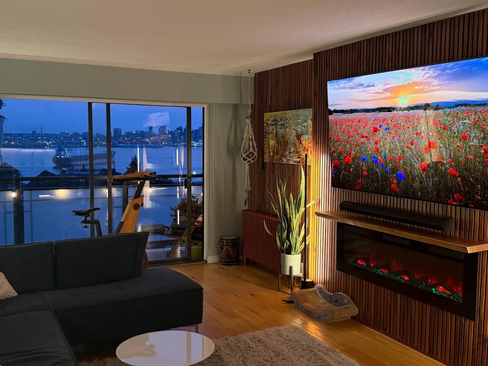 Property Photo:  441 E 3rd Street 303  BC V7L 1G3 