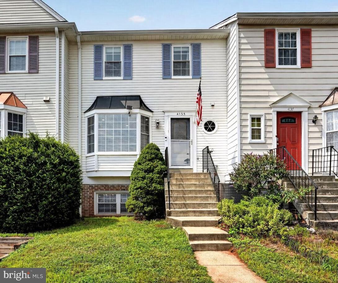Property Photo: 4135 Weeping Willow Court 143B VA 20151