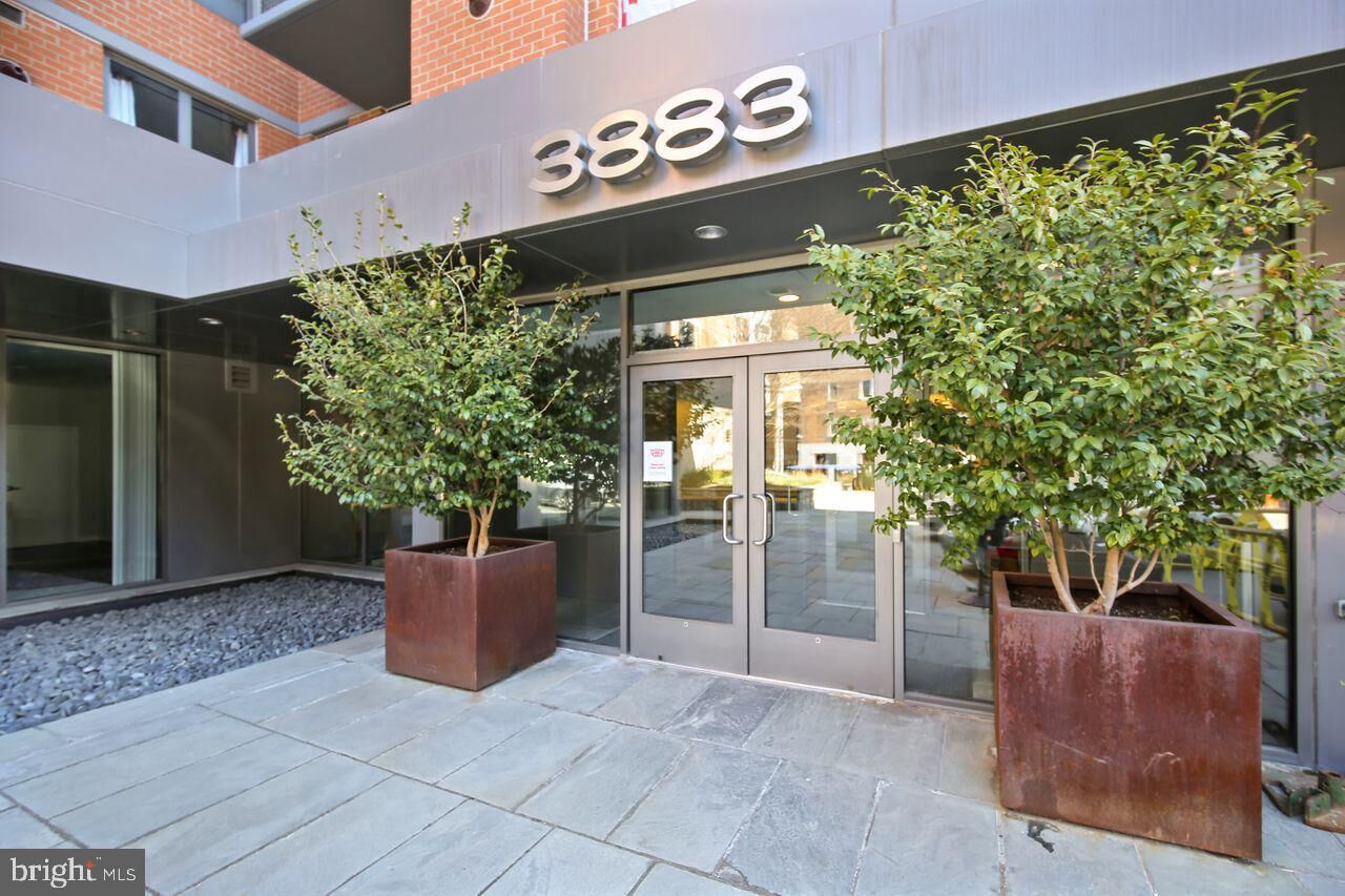 Property Photo: 3883 Connecticut Avenue NW 619 DC 20008