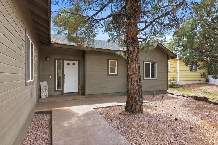 Property Photo: 201 W Chateau Circle AZ 85541