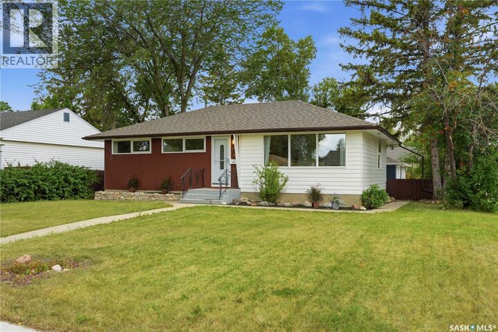 Property Photo: 2302 Hanover Avenue SK S7J 1E6