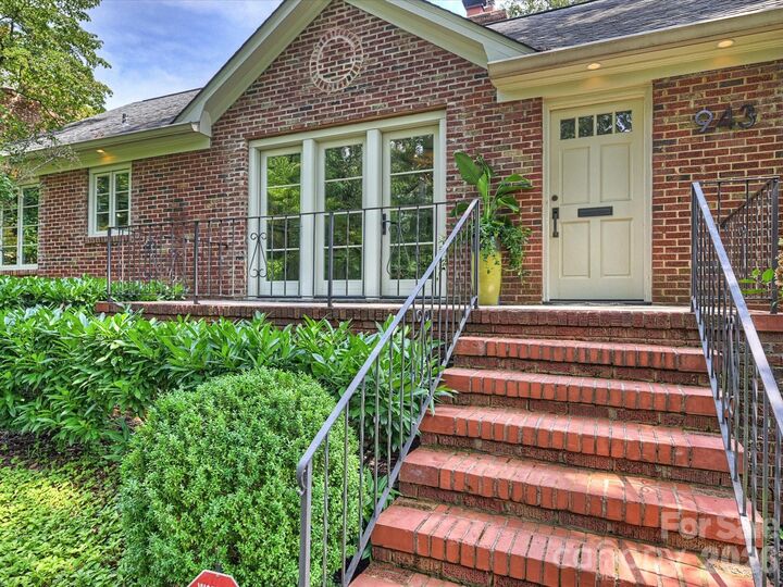 Property Photo:  943 Romany Road  NC 28203 