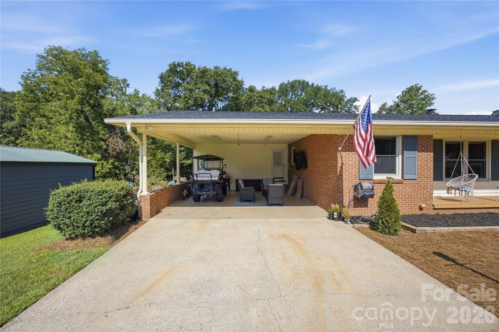Property Photo:  1002 Brookhaven Drive  NC 28152 