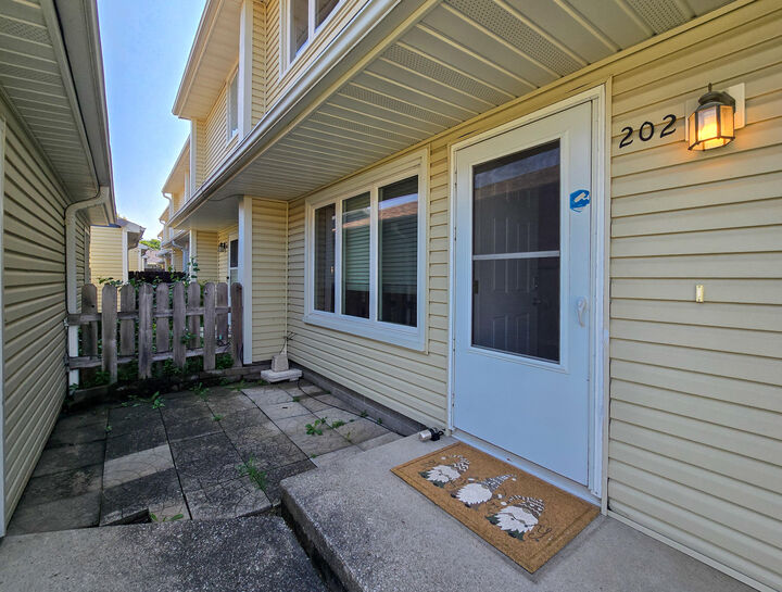 Property Photo: 202 Cooper Court IA 50014