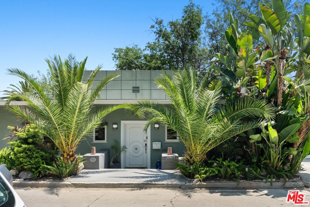 Property Photo:  6630 Whitley Ter  CA 90068 