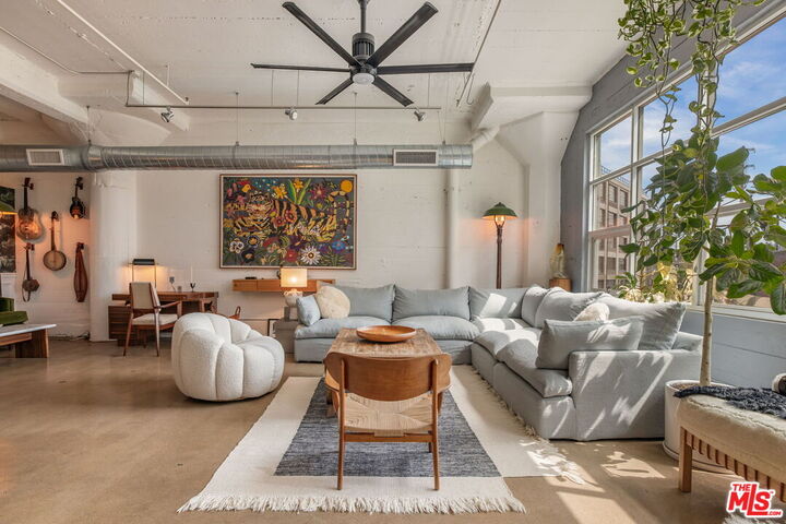 Property Photo:  530 Molino St, Unit 213  CA 90013 